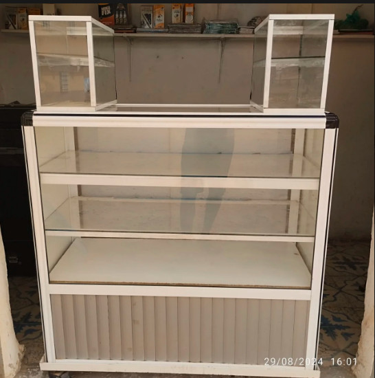 فيترينا ألومنيوم لعرض المنتجات بحالة ممتازة - إعلان بالرشيدية